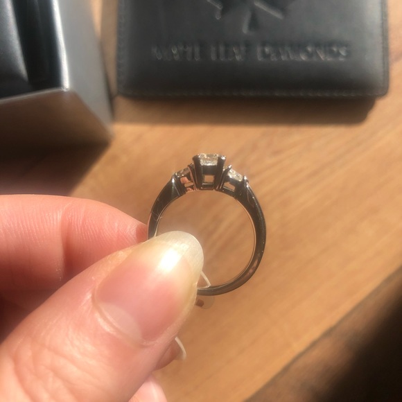 Maple leaf diamond ring 0.75 TCW - Picture 4 of 10